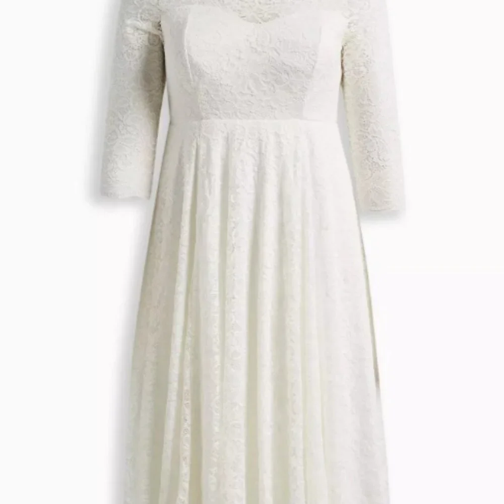 Plus Size Torrid Ivory Lace Tea-Length Wedding Dress Size 24 and Size 18 - Picture 4 of 13